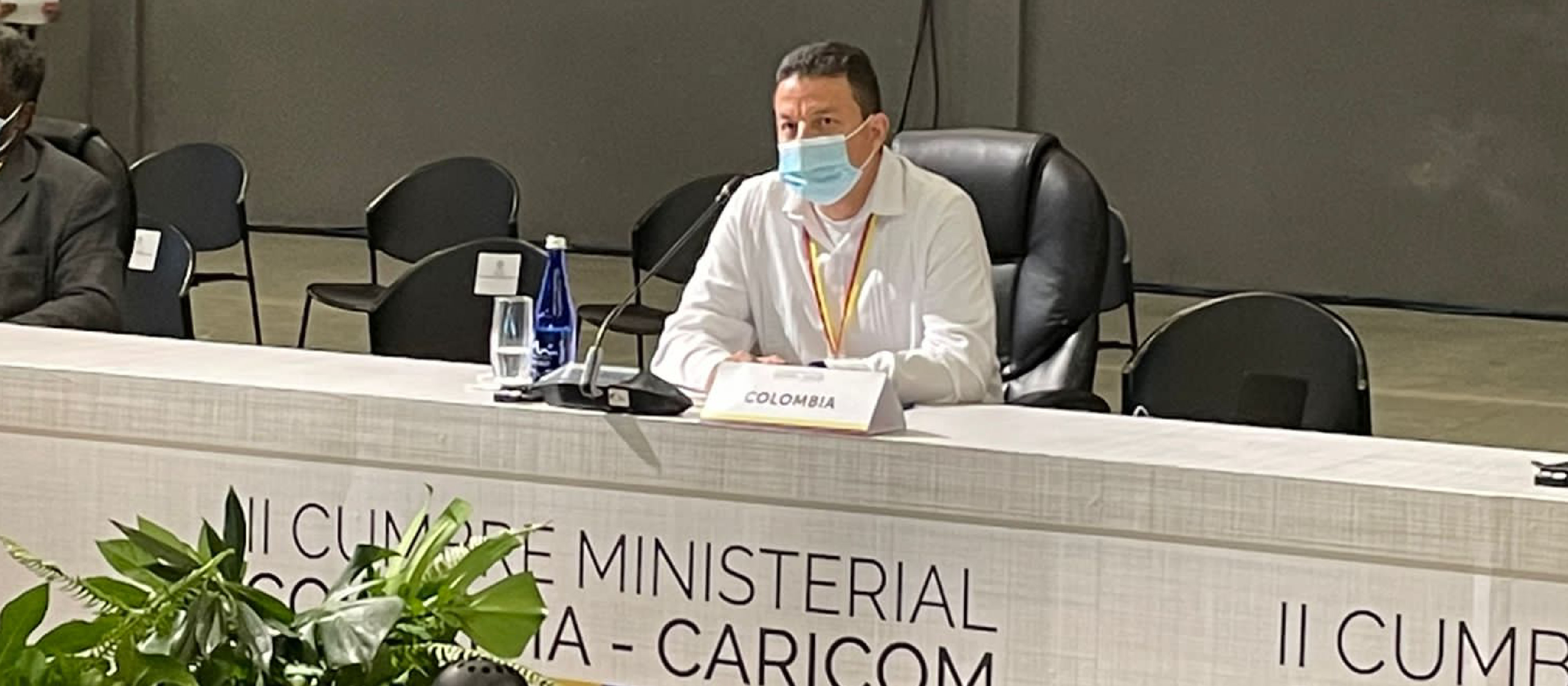 foto del asesor German Monsalve presidiendo la sesión