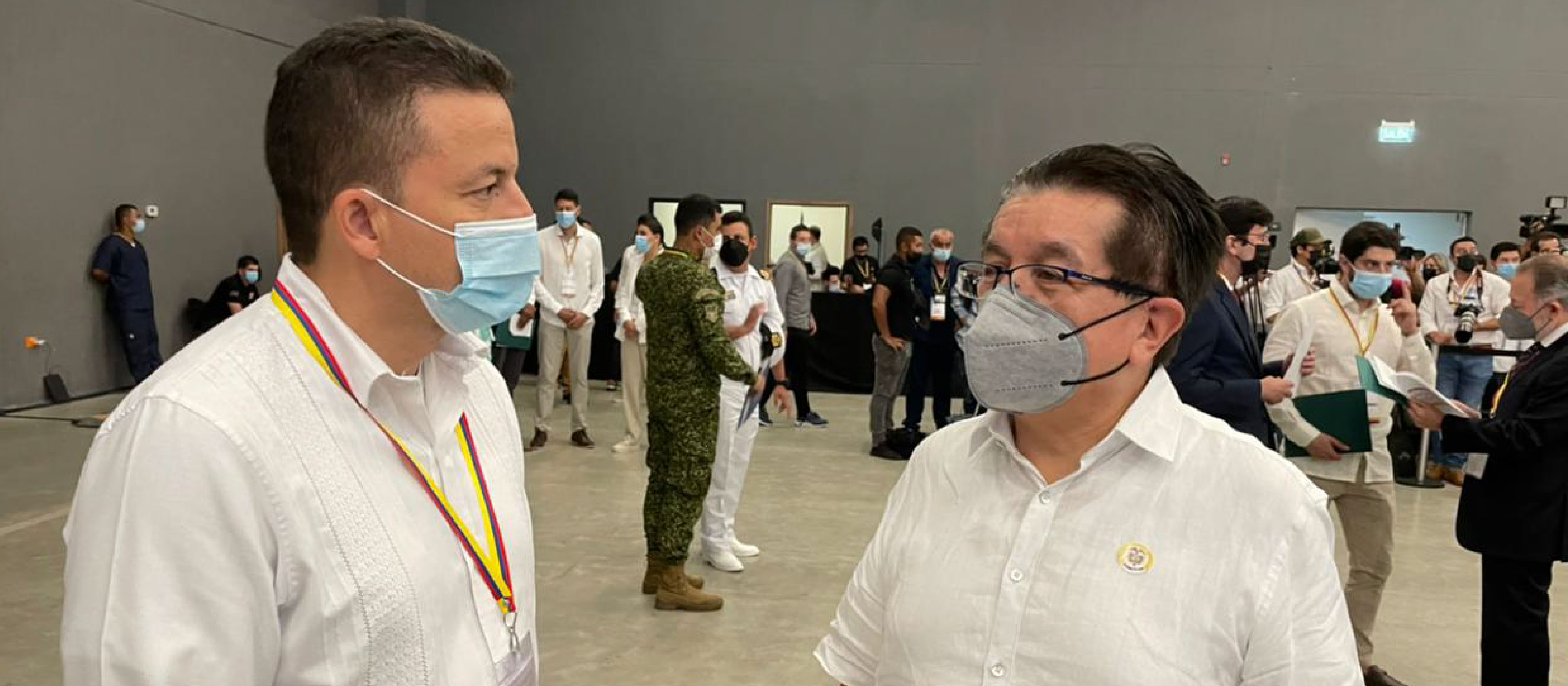 Foto del asesor Monsalve con el Ministro de salud Fernando Ruiz
