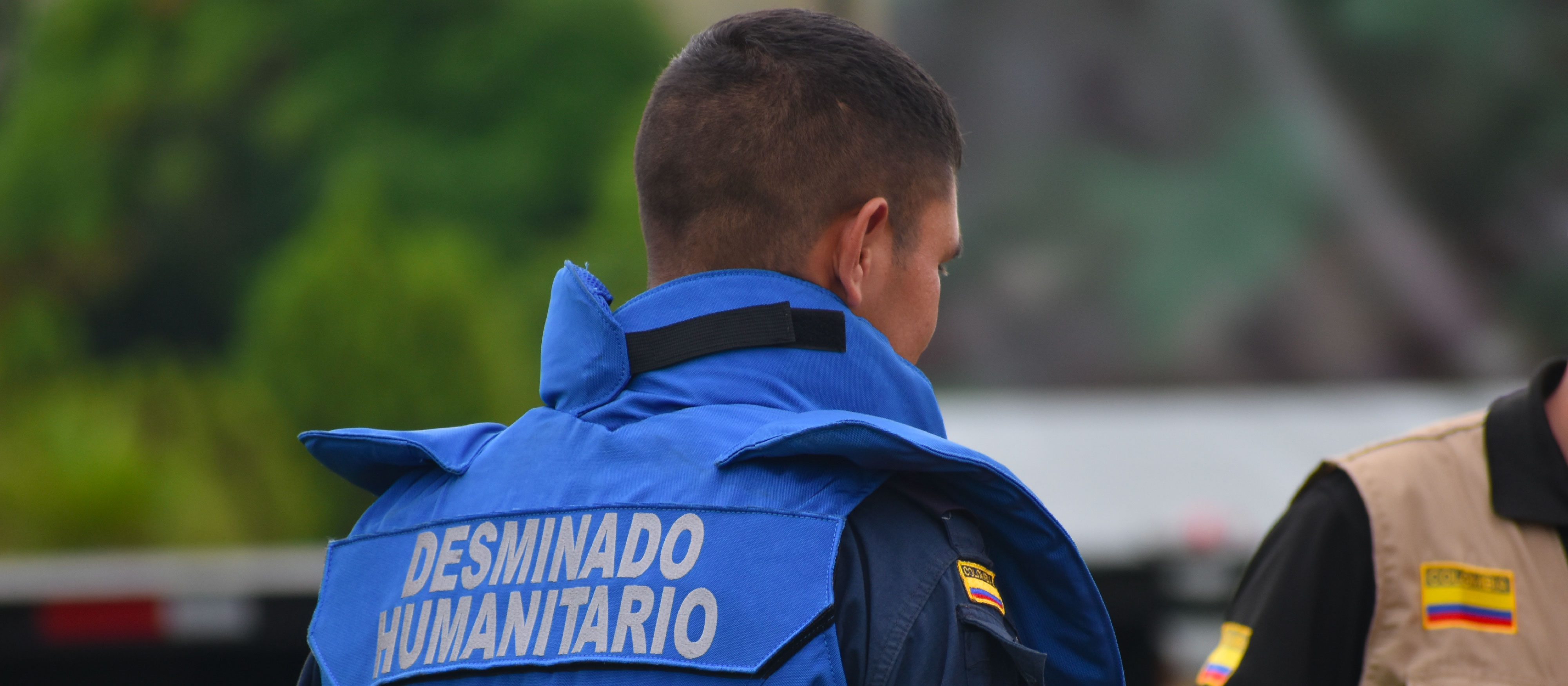 Foto de funcionario de la brigada de desminado humanitario