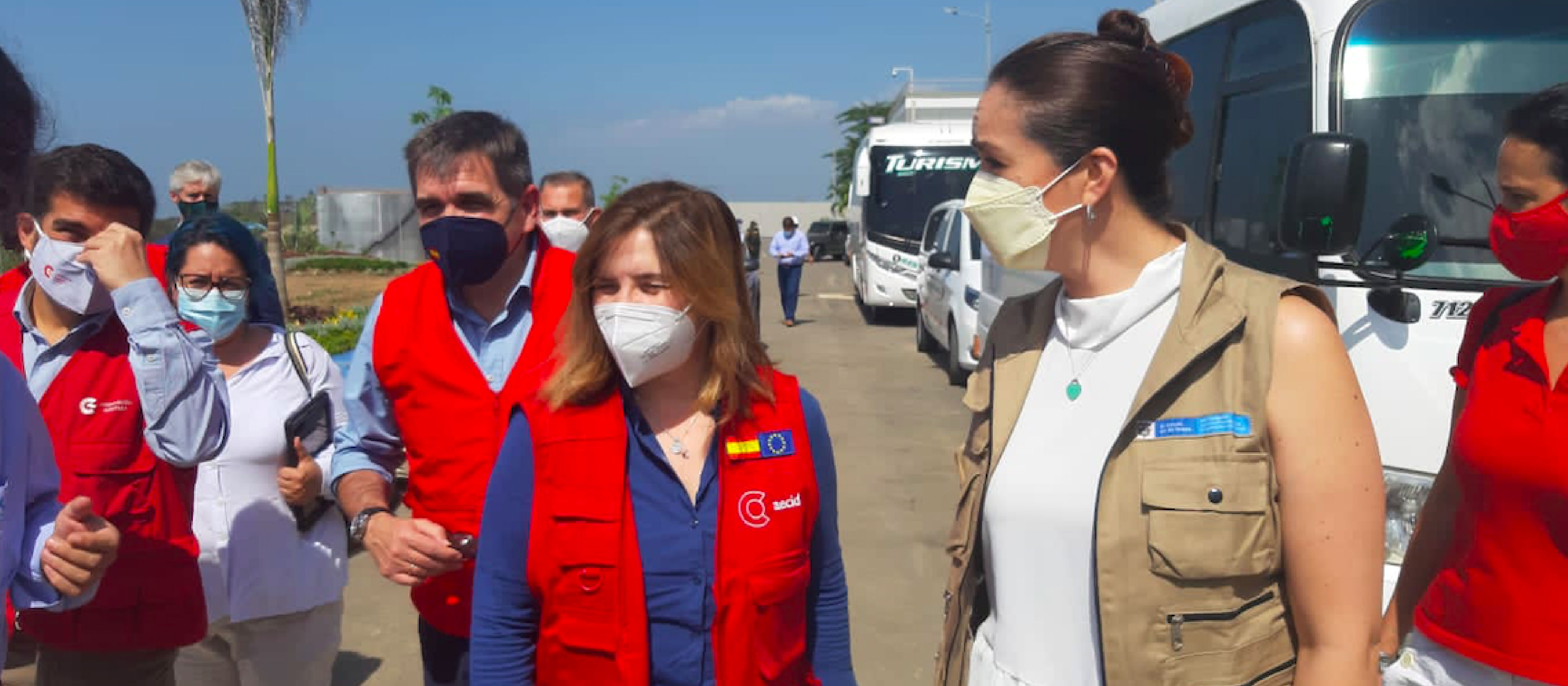 foto de la secretaria de estado para la cooperación internacional de España con nuestra coordinadora de demanda Diana Quimbay
