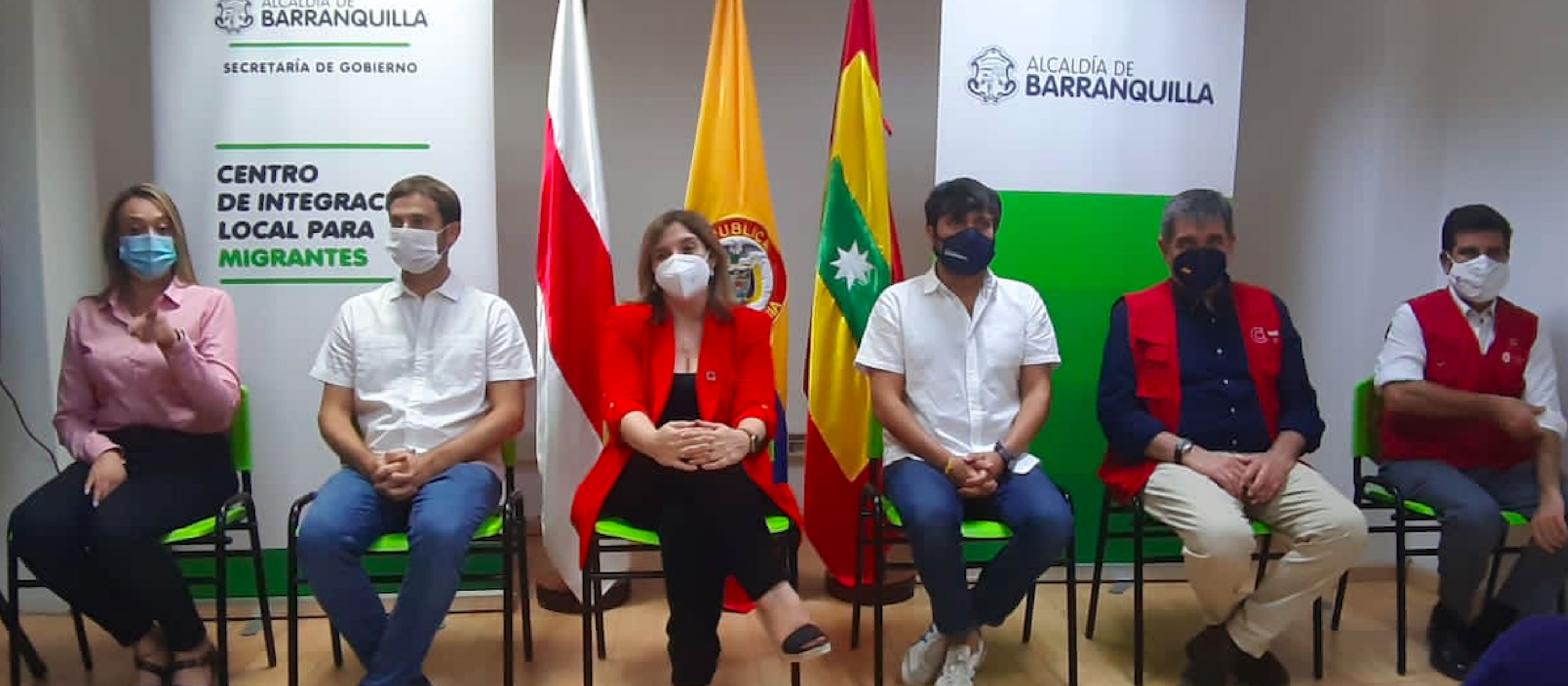 foto de la secretaria de estado para la cooperación internacional de España con el alcalde de barranquilla y otras personas