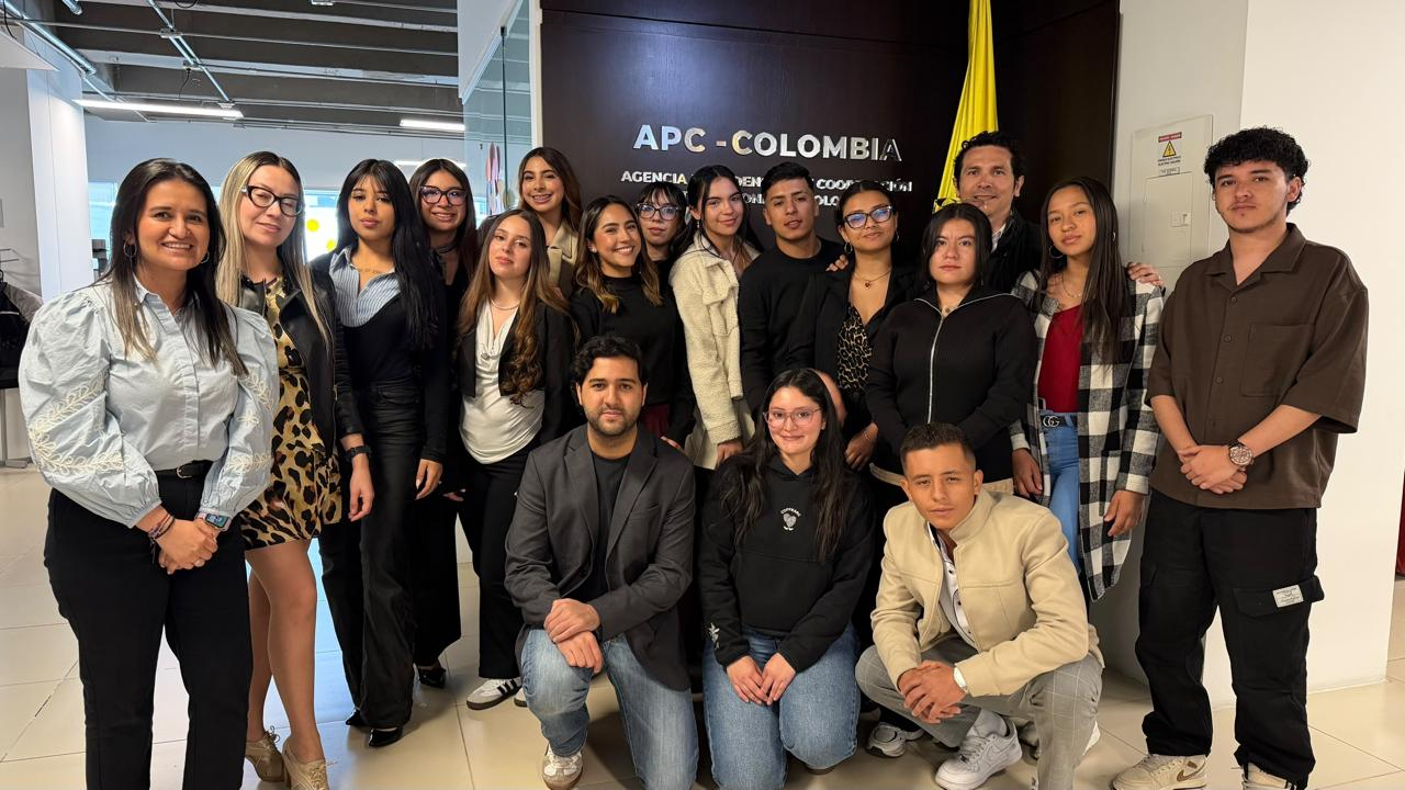Foto de los participantes en el Modelo APC Colombia