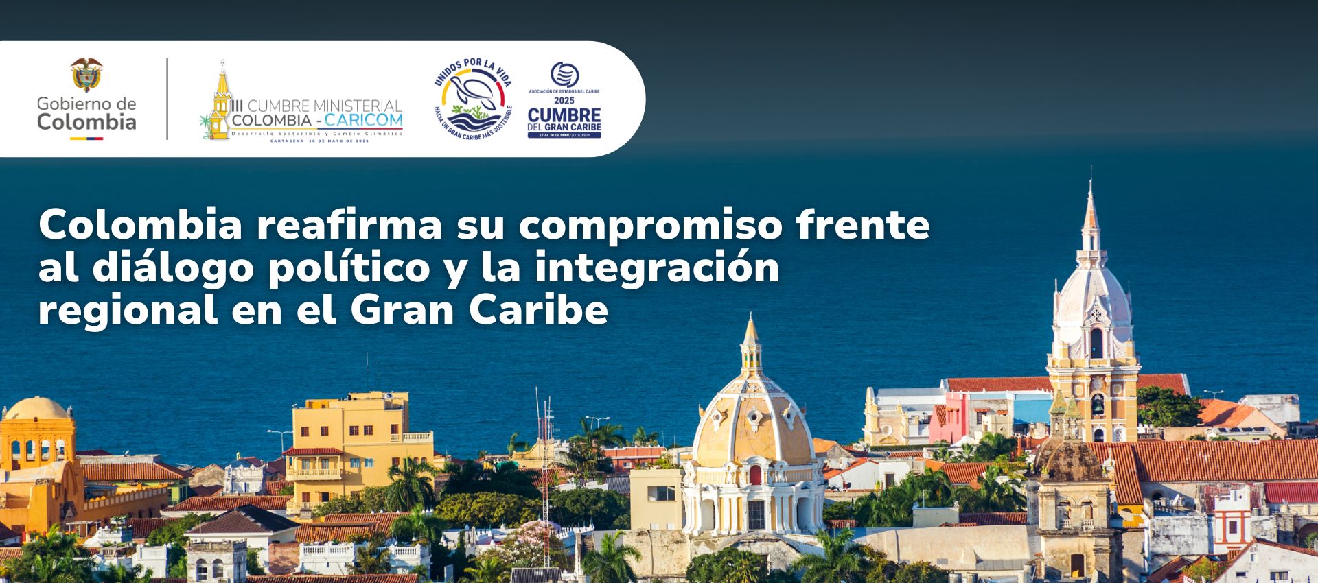 Una foto panoramica de Cartagena, arriba a la izquierda el logo del Gobierno del Cambio, luego el logo de la Tercera Cumbre Ministerial Colombia - CARICOM, luego el logo de la Cumbre del Gran Caribe. en el medio a la derecha el titulo de la nota Colombia reafirma su compromiso frente al diálogo político y la integración regional en el Gran Caribe