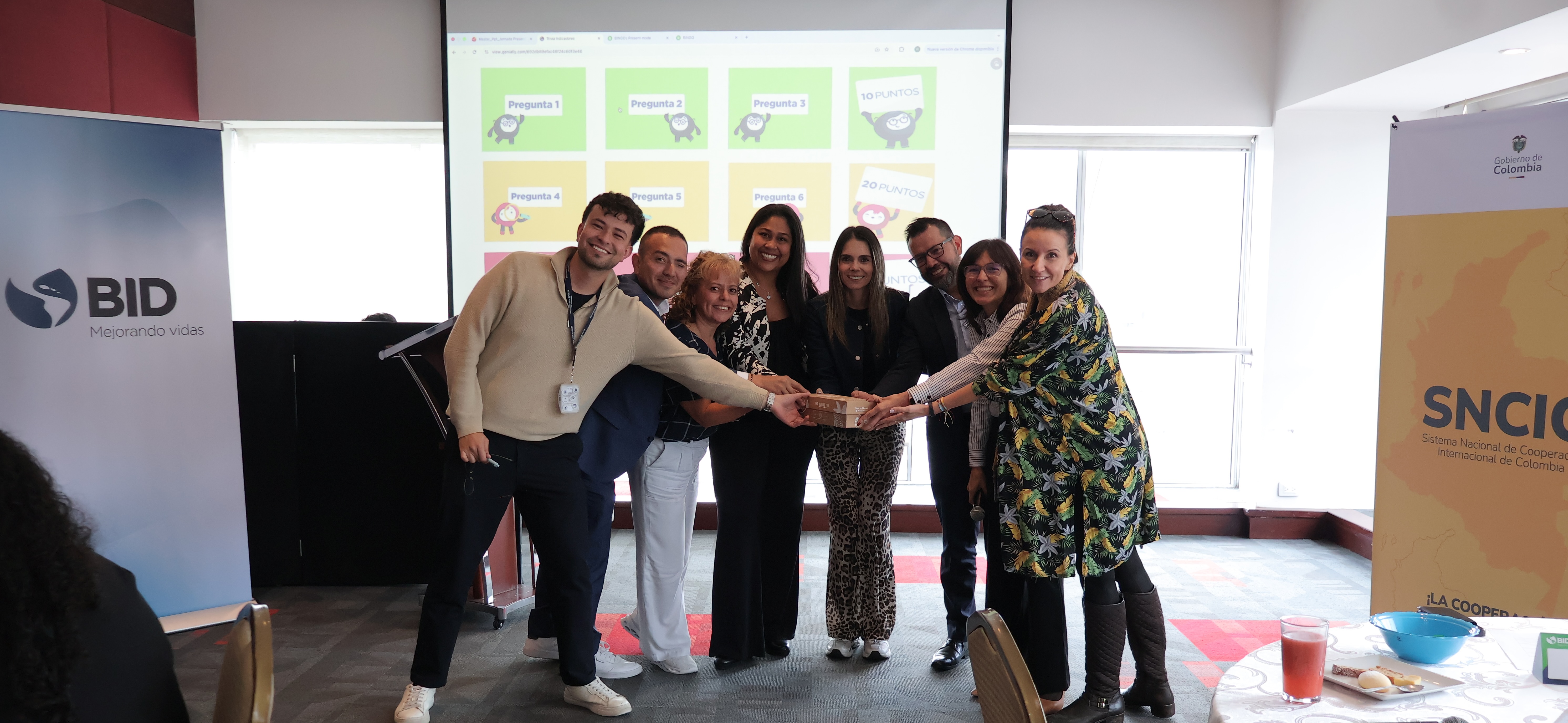 Diplomados y cursos han reunido a líderes sociales, funcionarios y estudiantes en torno a herramientas prácticas para diseñar proyectos y conectar con oportunidades de desarrollo. Ya han pasado poco más de 750 participantes.  Fotografía: Johan Cuellar / APC Colombia