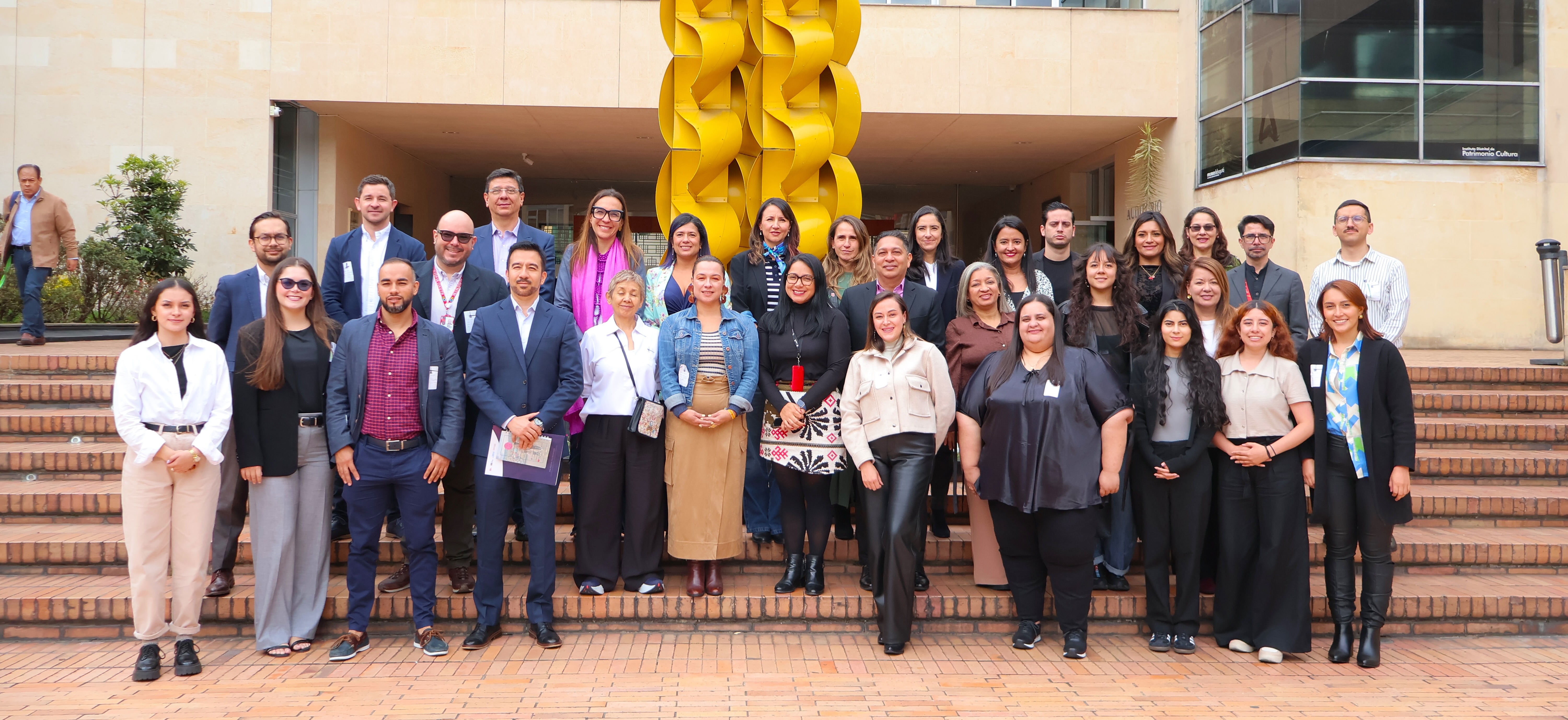 Fotografía Oficial con todos los participantes del Intercambio Col-Col sobre Pago por Resultados