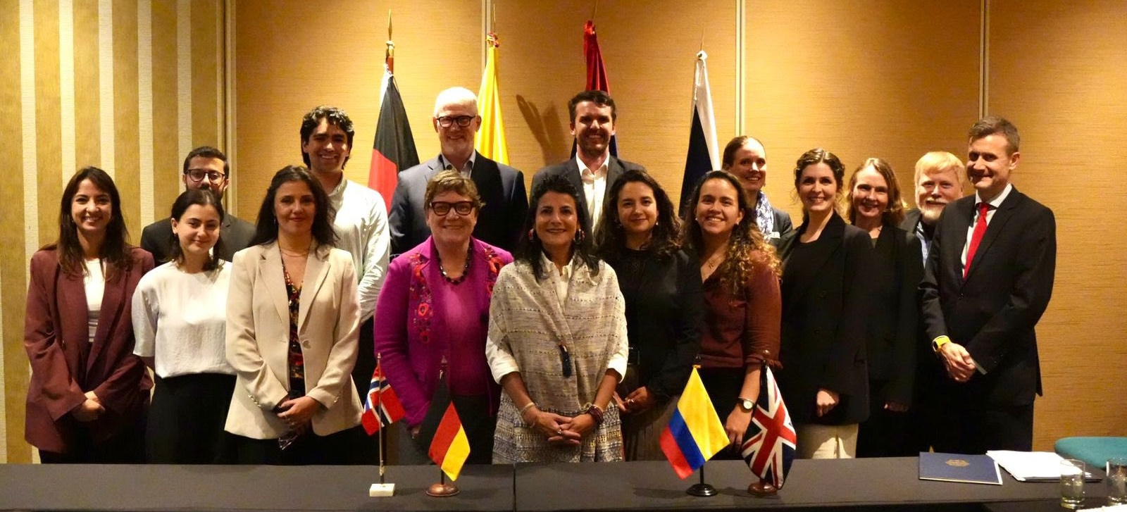 Delegados de la la firma de la tercera renovación de la Declaración Conjunta de Intención sobre bosques, biodiversidad y clima