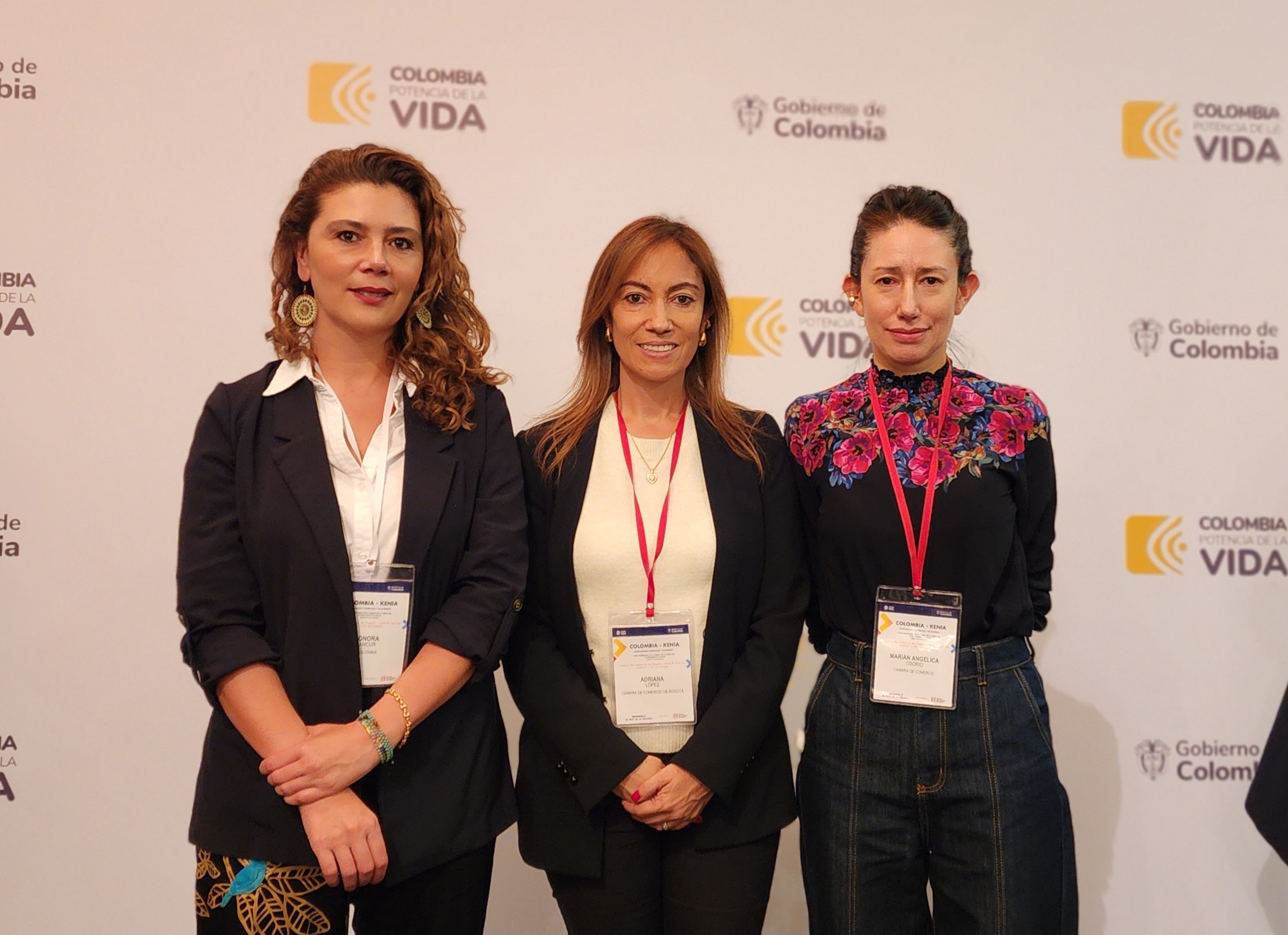 Nuestra directora general dialogó además con Adriana López y Marian Angélica Osorio de la Cámara de Comercio de Bogotá