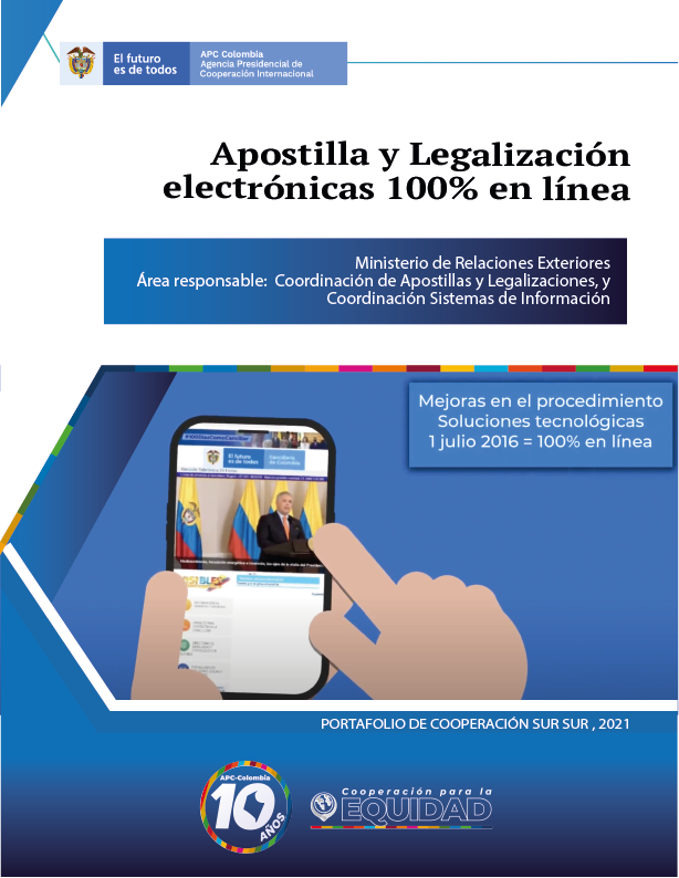 Portada de la cartilla Apostilla y legalización en linea, en la parte de arriba a la izquierda el logo de APC-Colombia, abajo en el medio el logo de 10 años de APC-Colombia, en el medio una dibujo de una mano con un celular