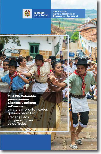 Portada brochure, en la parte de arriba el logo de APC-Colombia, el fondo personas bailando una danza colombiana.
