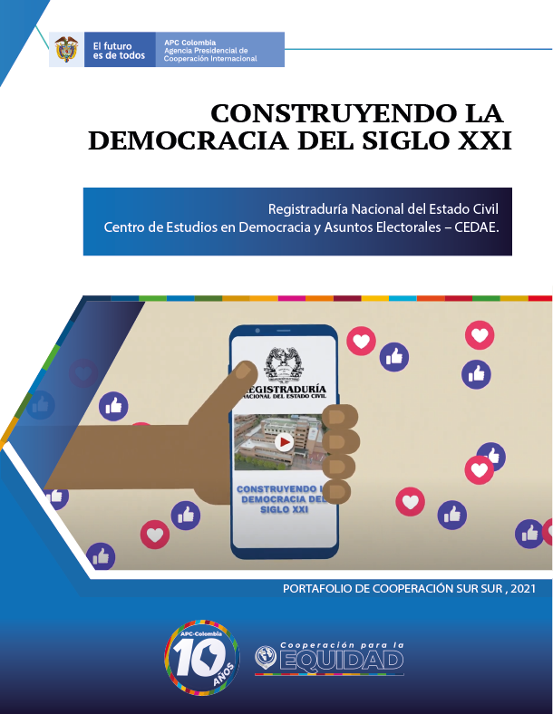 Portada de la cartilla Construyendo la democracia del siglo XXI, arriba a la izquierda el logo de APC-Colombia, abajo el logo de los diez años de APC-Colombia, en el medio un dibujo de una mano con un celular