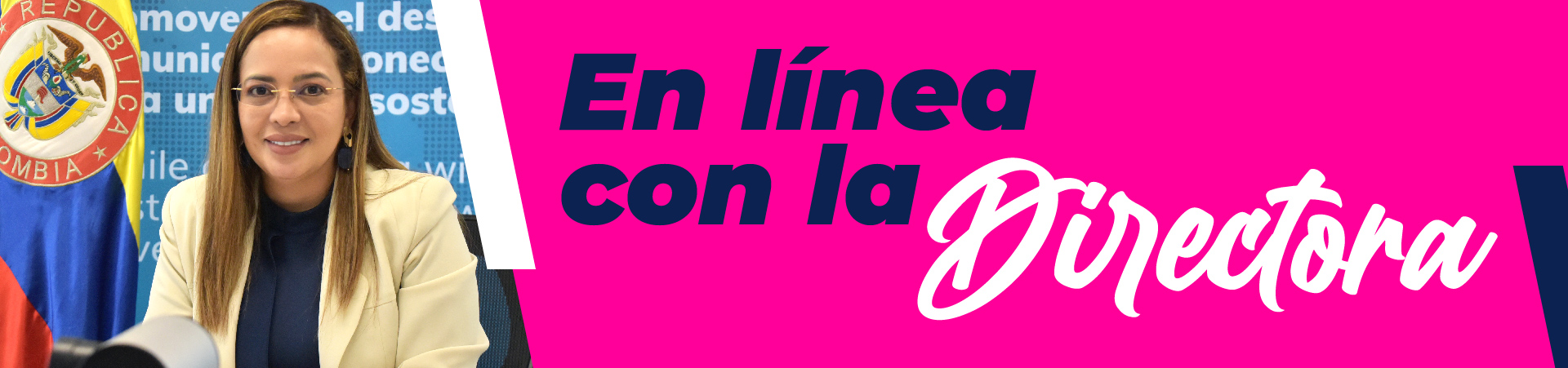Foto de la directora Viviana Manrique con un banner que dice en línea con la directora.