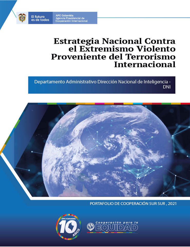 Portada de la cartilla Estrategia Nacional Contra el Extremismo Violento Proveniente del Terrorismo Internacional en la parte de arriba a la izquierda el logo de APC-Colombia, abajo el logo de los diez años de APC-Colombia en el medio una imagen del planeta