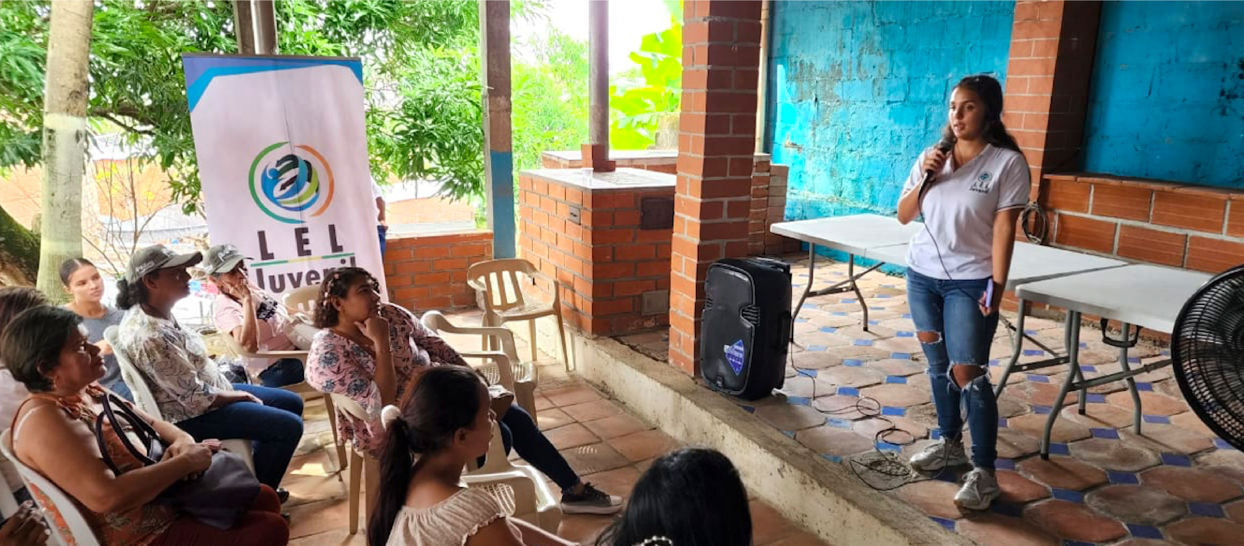 Foto panorámica de plenaria durante evento Col-Col