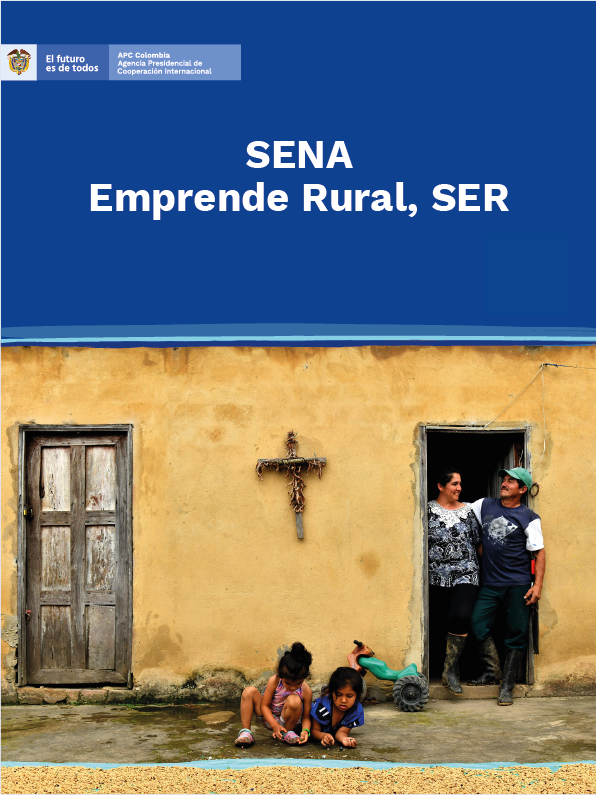 Portada cartilla SENA emprende rural, foto de una casa amarilla, dos puertas de madera, una cerrada, en la otra hay una pareja de campesinos, y dos niños jugando