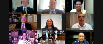 Fotografía de los ponentes al webinar conectados en la plataforma zoom