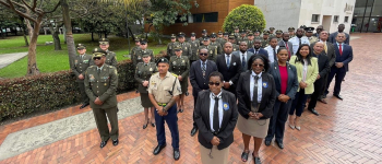 Foto grupal de asistentes al curso de la policía fiscal y aduanera