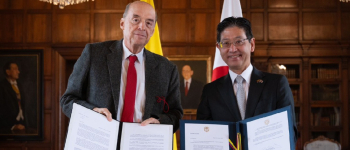 El ministro de Relaciones Exteriores, Álvaro Leyva Durán y el ministro y el embajador de Japón en Colombia, Takasugi Masahiro