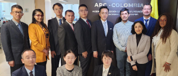 Personas que trabajan en APC-Colombia y en el ministerio de China