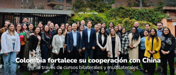 Una foto de los servidores públicos y contratistas que van a los cursos en octubre de 2025