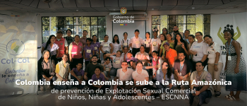 Foto de los participantes del Col-Col, arriba en el medio el logo del Gobierno de Colombia, abajo en el medio el titulo de la nota