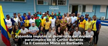 Las personas que participa del proyecto abajo el titulo de la nota, arriba el logo de APC Colombia
