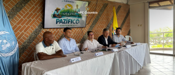 Personas en un encuentro de "Pacífico Sostenible"