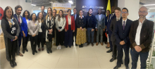 La directora general de la Agencia Presidencial de Cooperación Internacional de Colombia, APC-Colombia, Eleonora Betancur González, la delegación de Camerún y servidores de entidades colombianas