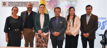 En el medio la directora general de APC-Colombia, Eleonora Betancur González y el director de la ESAP a su lado funcionarios de las dos entidades
