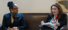 La directora general de APC-Colombia, Eleonora Betancur González, y Elizabeth Taylor Jay, viceministra de Asuntos Multilaterales del Ministerio de Relaciones Exteriores