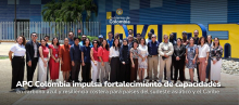 Foto de los participantes del curso de Carbono Azul frente a INVEMAR en Santa Marta, Colombia