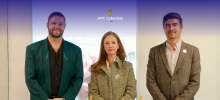 Foto de la directora general de APC Colombia, Adriana Piquero con Frank Schönberg, gerente de portafolio de KFW Colombia y Juan Pablo Belalcázar de Corporación Instiglio