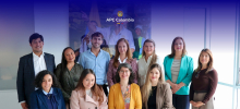 Foto en la que está la directora general de APC Colombia, Adriana Piquero, el director de Oferta de APC Colombia, Daniel Rodríguez Rubiano y representantes de Uruguay y Chile